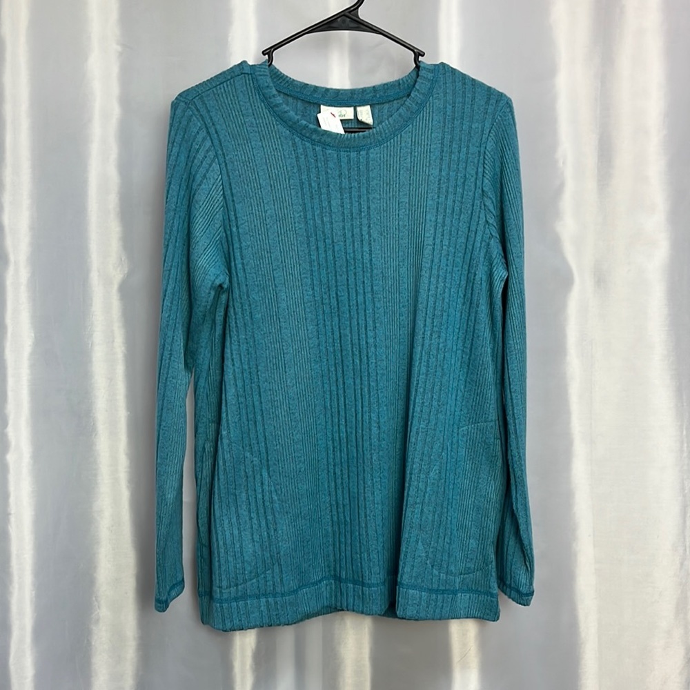 LOGO women’s top with pockets. New